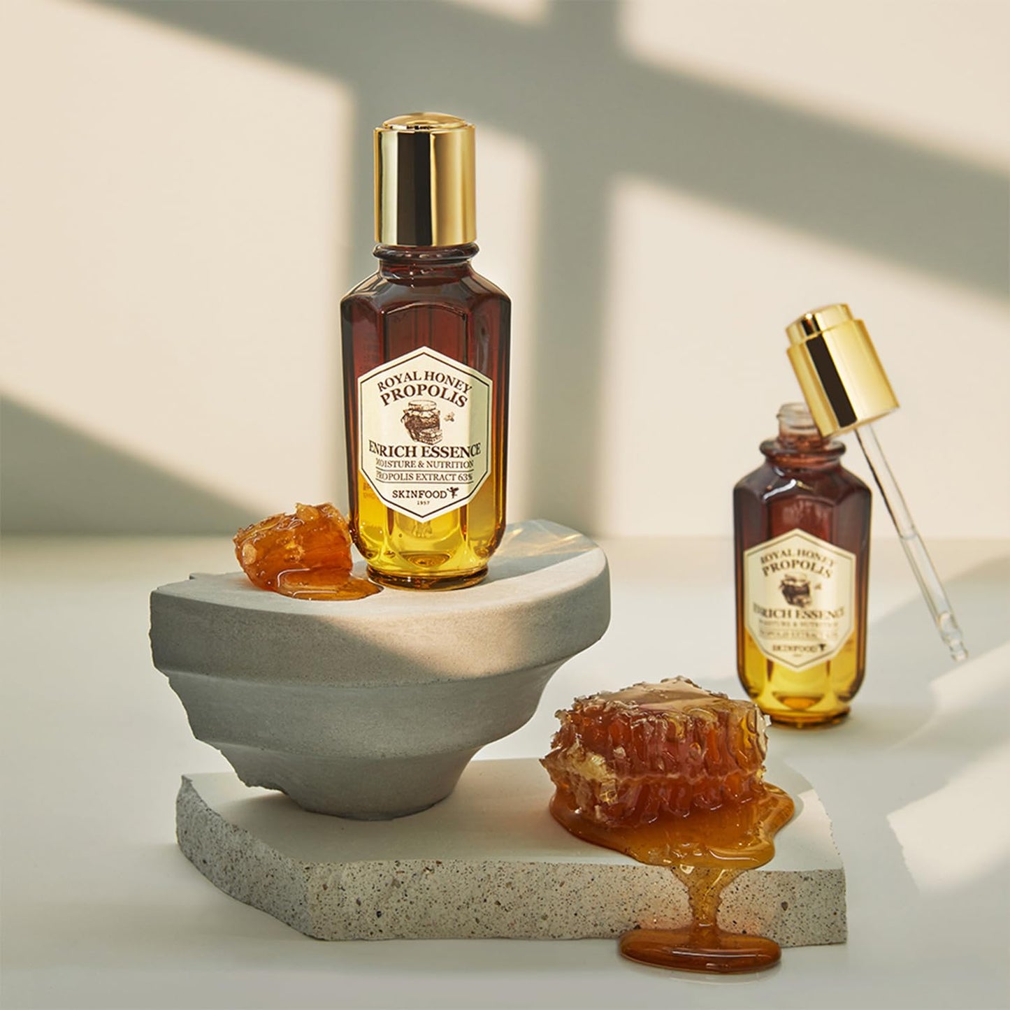 SKINFOOD - Royal Honey Propolis Enrich Essence